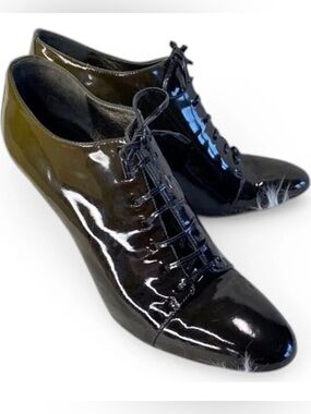 🛍️ Burberry Authentic Patent Leather Lace-Up Heeled Booties. Vintage 2009